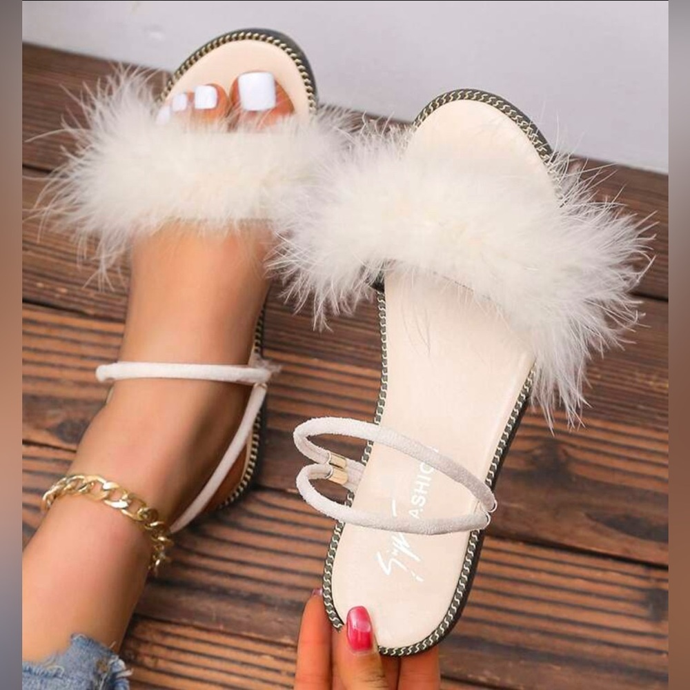 🩵🩵Fluffy Beige Sandals🩵🩵